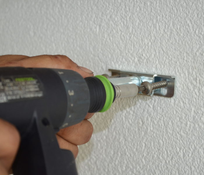 Hoe bevestig je een zwevende wandplank?