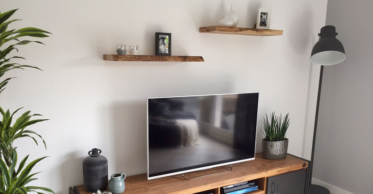 Zwevende houten wandplank